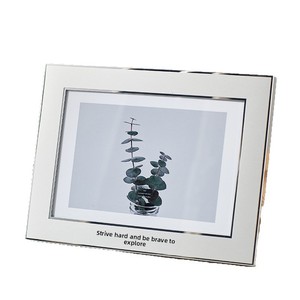 Marco de <span class=keywords><strong>Fotos</strong></span> Rectangular de Aleación de Aluminio, Elegante y Sutilmente Lujoso para Retratos de 6-7 o 8 Pulgadas; <span class=keywords><strong>Imprime</strong></span> <span class=keywords><strong>tus</strong></span> <span class=keywords><strong>Fotos</strong></span> y Úsalas Encuadernadas - Product Image 5
