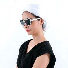 Perruque blanche pour cosplay de fête et utilisation cosmétique pour les grands-mères et les festivités - Product Image 1