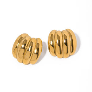Luoyan nouveauté boucles d'oreilles funky plaqué or 18 carats en acier inoxydable forme de <span class=keywords><strong>banane</strong></span> boucles d'oreilles Huggie bijoux à la mode - Product Image 1