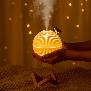 Humidificador USB Silencioso al por Mayor con Capacidad de 330 ml, Luz Nocturna, Adorno para el Hogar, para Uso en Automóviles y Hogares, Aromaterapia, Uso en Hoteles - Product Image 1