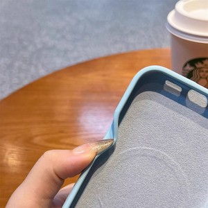 Funda de silicona líquida premium con protección magnética completa a prueba de golpes, adecuada para iPhone 17 Pro Max - Product Image 3