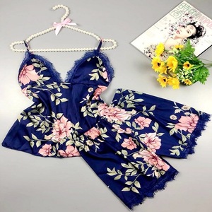 Pyjamas en soie sexy pour femmes, nouveau style transfrontalier, ensemble deux pièces fin d'été (caraco et short) pour la maison - Product Image 4