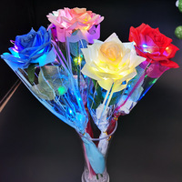 Rose LED Lumineuse Réaliste pour Influenceurs TikTok – Cadeau Décoratif pour la Saint-Valentin Qixi, Idéal pour les Stands de Rue et les Marchés Nocturnes