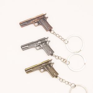 Llavero de pistola de metal con impresión UV a color personalizada, impermeable, modelo de juguete, accesorio colgante, regalo al por mayor - Product Image 2