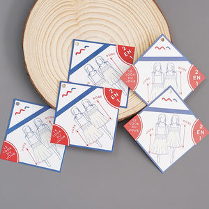 ป้ายแขวนเสื้อผ้าแบบปรับแต่งได้เป็นมิตรกับสิ่งแวดล้อมกระดาษแข็งพิมพ์โลโก้พร้อมชื่อสำหรับกระเป๋าเสื้อผ้ารองเท้าทำจากกระดาษทนทาน - Product Image 3