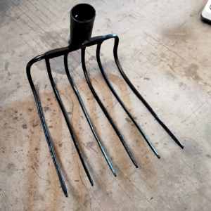 Fourche <span class=keywords><strong>à</strong></span> <span class=keywords><strong>fumier</strong></span> <span class=keywords><strong>à</strong></span> 6 <span class=keywords><strong>dents</strong></span>, fourche <span class=keywords><strong>à</strong></span> foin, fourche en fil d'acier de qualité export pour l'agriculture et l'élevage, directement de l'usine - Product Image 2
