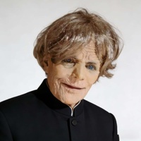 Masque de fête réaliste pour femme âgée en latex pour Halloween - Lignes fines, cheveux bruns courts, texture de peau naturelle, respectueux de la peau