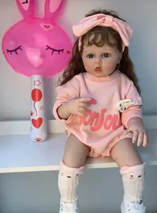 24 inç plastik büyük boy bez vücut gerçek görünümlü bebek yürüyor Doll yeniden doğmuş bebekler silikon yenidoğan bebek