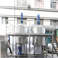Réservoir à double enveloppe pour le mélange, l'émulsification et l'homogénéisation des jus