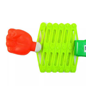 مطلق النار القابل للتراجع ، لعبة خدعة كلاسيكية ، بندقية لعبة العيد ، هدايا حفلات ممتعة للأطفال ، مرنة من البلاستيك - Product Image 3