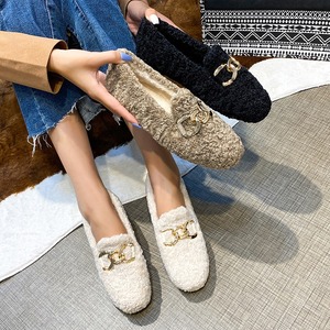 Mocasines de lana de cordero con cadena de Metal de marca, zapatillas de deporte de lana para mujer, zapatos de invierno, mocasines de lana cálidos para mujer, planos de piel de gran tamaño para mujer - Product Image 4