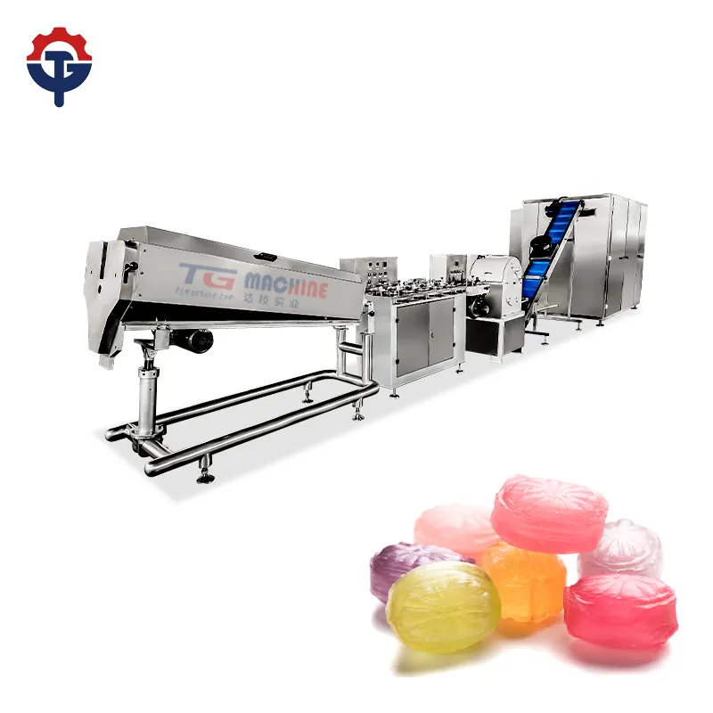 Ligne de production complète automatique de machine à fabriquer des sucettes en forme de boule de bonbons durs de grande capacité