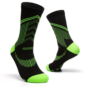 Chaussettes de cyclisme respirantes, anti-abrasion, antidérapantes et compressives pour la course à vélo, l'entraînement et les sports de plein air, fabrication sur mesure, vente en gros - Product Image 5