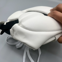 Casque de protection intégral professionnel réglable en PU avec sangle de menton réglable pour la boxe, le taekwondo et l'entraînement aux arts martiaux