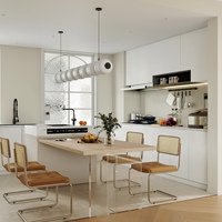 Meubles de cuisine modernes de luxe sur mesure en bois massif avec crédence en marbre, ensemble de cuisine noir étanche et îlot