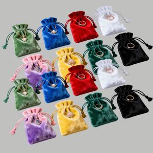 Pochette de luxe en velours grande taille avec logo doré – Vente en gros de bijoux - Product Image 2