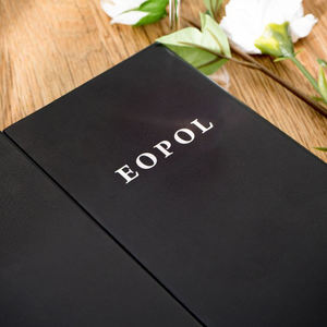 Porte-menus pliables populaires en similicuir à trois vues avec intérieurs à coins renforcés - Product Image 6