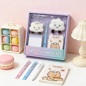 Ensemble de papeterie pour enfants de <span class=keywords><strong>dessin</strong></span> <span class=keywords><strong>animé</strong></span> de quatre pièces de vente chaude petit cadeau pour les étudiants commençant l'école comprend des porte-clés en peluche - Product Image 3