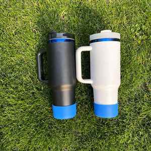 Lot de 20 gobelets H2.0 de 40 oz avec logo personnalisé, revêtement en poudre noir et blanc, plaqué bleu, avec manchon en silicone pour gravure au laser - Product Image 2