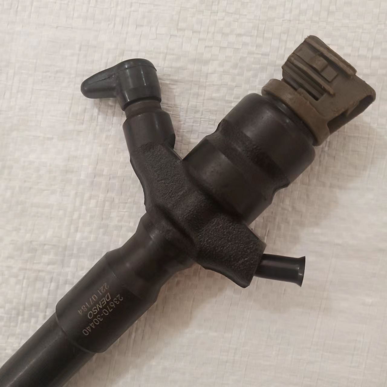 Injector 23670-30440 Common Rail Diesel Fuel Injector 23670-39435 295900-0250 23670-30440 for TOYOTA