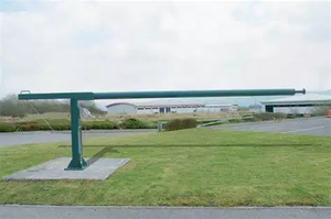 عمود إنارة شوارع ثماني الأضلاع قابل للطي بمفصلات وسطية، عمود إنارة شمسي 10-20 متر، قضيب مجلفن بالغمس الساخن يُثنى يدويًا - Product Image 4