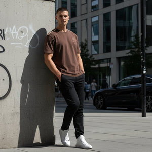 T-shirt in cotone da uomo oversize in maglia marrone con logo 'P' e strisce sulle spalle, stile hip hop minimalista, OEM ODM - Product Image 4