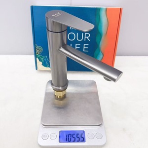 Grifo monomando de lavabo de un solo orificio de acero inoxidable color bronce, montado en encimera, con válvula mezcladora de agua fría y caliente - Product Image 1