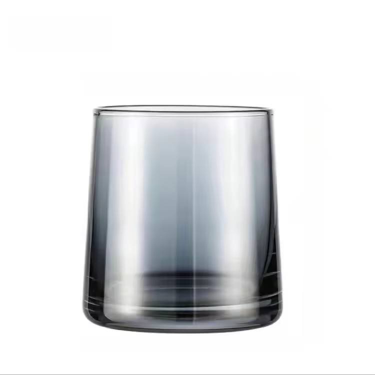 ถ้วยสีเทาควันบุหรี่