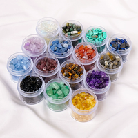 Vente en gros de copeaux de pierre naturelle percés, emballés en pot, copeaux de cristal polis avec trous pour la fabrication de bijoux DIY