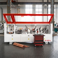 Machine de chantournage entièrement automatique avec pré-fraisage et coupe d'angle pour le travail du bois, idéale pour les panneaux de meubles, armoires et placards.