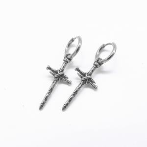 Boucles d'oreilles clous personnalisées pour hommes en acier inoxydable 316L, étanches, hypoallergéniques, style gothique, épée, vintage, punk rock pour hommes - Product Image 4