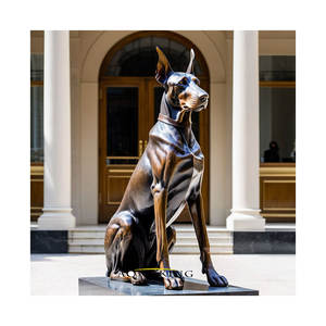 Statue de lévrier en bronze et de chien noir grandeur nature Décoration de parc élégante en métal disponible à la vente - Product Image 4