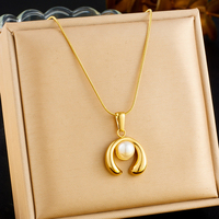 Parure Collier et Boucles d'Oreilles en Acier Inoxydable Doré avec Perles, Pendentif Fer à Cheval en U, Chaîne Serpent Huggie, Bijoux pour Femme, Vente en Gros, Personnalisation OEM