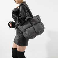Sacs fourre-tout matelassés personnalisables avec logo, grands sacs à bandoulière rembourrés et moelleux, sacs à bulles tendance pour l'hiver, sacs à bandoulière matelassés