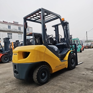 Chariot élévateur diesel automatique Komatsu FD30 de 3 tonnes avec siège conducteur - Product Image 4