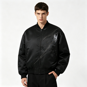 <span class=keywords><strong>Giacca</strong></span> Bomber Oversize <span class=keywords><strong>Nera</strong></span> con Strass e Motivo a Fulmine, Polsini e Orlo a Costine, Streetwear con Zip - Product Image 1