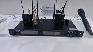 Micrófono inalámbrico profesional UHF de largo alcance X10 Veida de 300 m con tecnología True Diversity y auriculares tipo lavalier para presentaciones en escenario. - Product Image 6