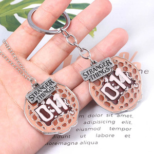 <span class=keywords><strong>Llavero</strong></span> con Letras de <span class=keywords><strong>Stranger</strong></span> <span class=keywords><strong>Things</strong></span>, Colgante de Aleación con 26 Letras del Alfabeto, Regalo Transfronterizo - Product Image 4
