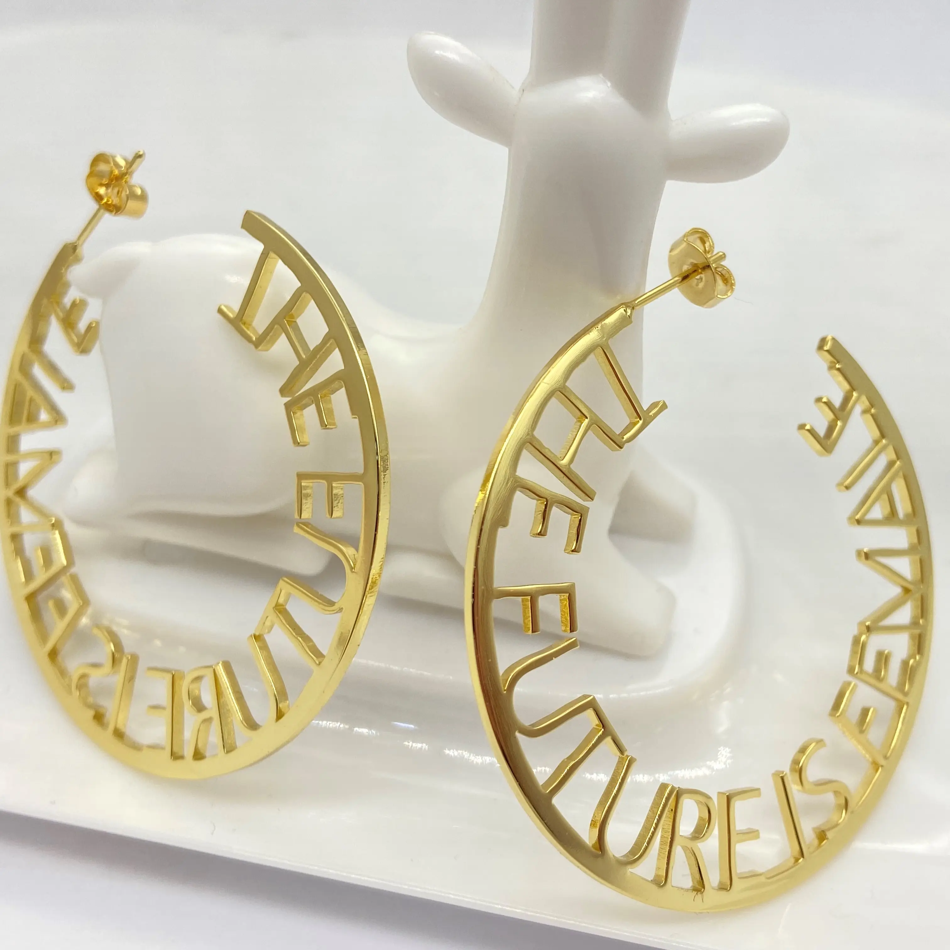 DUOYING OEM Personalized name letter earrings custom name ladies round Circle Stainless Steel Hoop Earrings