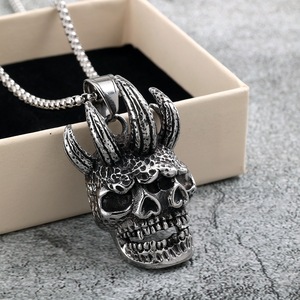 Collier pendentif crâne en acier inoxydable unisexe, bijoux de mode à thème punk asymétrique - Product Image 3