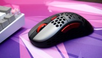 Darmoshark GN1 Souris d'ordinateur ergonomique ultra légère Souris de jeu sans fil pour joueur