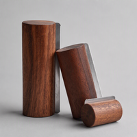 Grattoir à sueur en bois de noyer YAOYUE pour chevaux, lame en acier inoxydable, manche rouge-brun, soin des griffes, 3 tailles : 20/12/6,5 cm