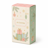 Boîte cadeau de Noël élégante et mignonne en pastel mat, luxe discret, en carton ondulé avec estampage à chaud doré.
