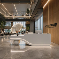 Grand comptoir de réception design avec base sphérique et éclairage LED arrière, comptoir de service incurvé pour espace de coworking professionnel