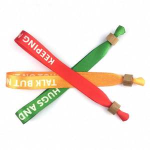 Personnalisez votre propre bracelet en tissu PET recyclé écologique pour festival ou événement, avec perle en bambou - Product Image 1