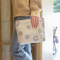 Sac de maquillage et trousse à cosmétiques pour femmes avec un design esthétique, motif visage mignon, fermeture à glissière (beige)