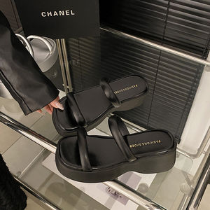 Nouvelles pantoufles tendance 2025 à semelle épaisse, grande taille, coupe droite, motif pour femme, idéales pour l'été décontracté - Product Image 3