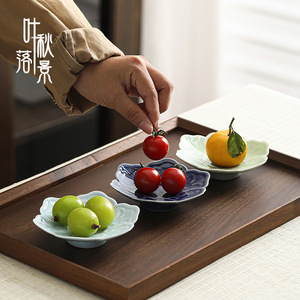 Petite assiette en céramique en forme de fleur Ruyi pour le thé, la pâtisserie, la présentation de mariage, origine Dehua - Product Image 4