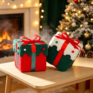 Lot de boîtes cadeaux de Noël carrées douces et moelleuses en peluche pour décoration de fête à domicile - Product Image 1