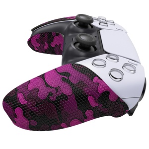 Almohadillas de Goma Suave con Textura Profesional Antideslizantes y Absorbentes de Sudor en Camuflaje Rojo Rosa y Negro para el Control de PS5 - Product Image 6